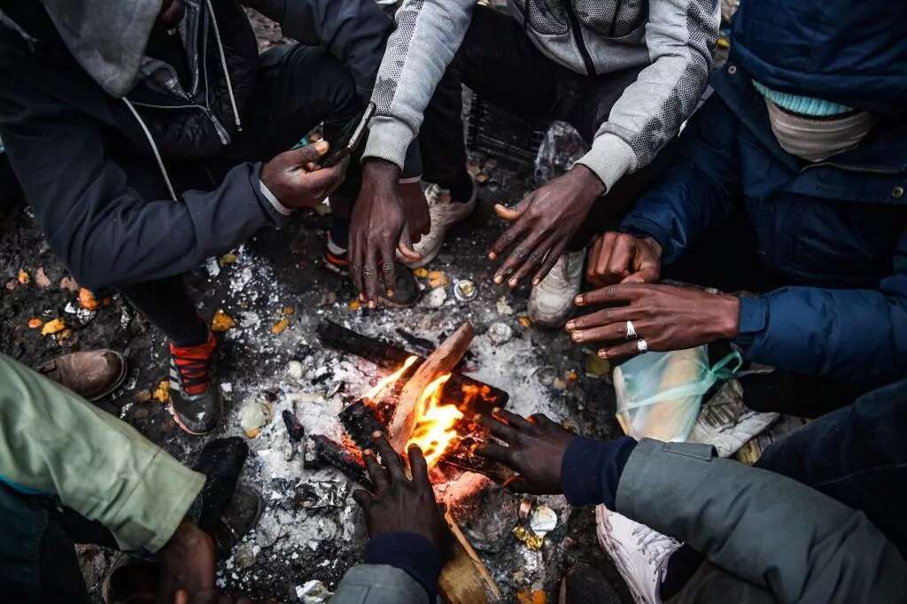 Una docena de migrantes mueren en el norte de Francia cuando intentaban cruzar el canal de la Mancha hacia Inglaterra