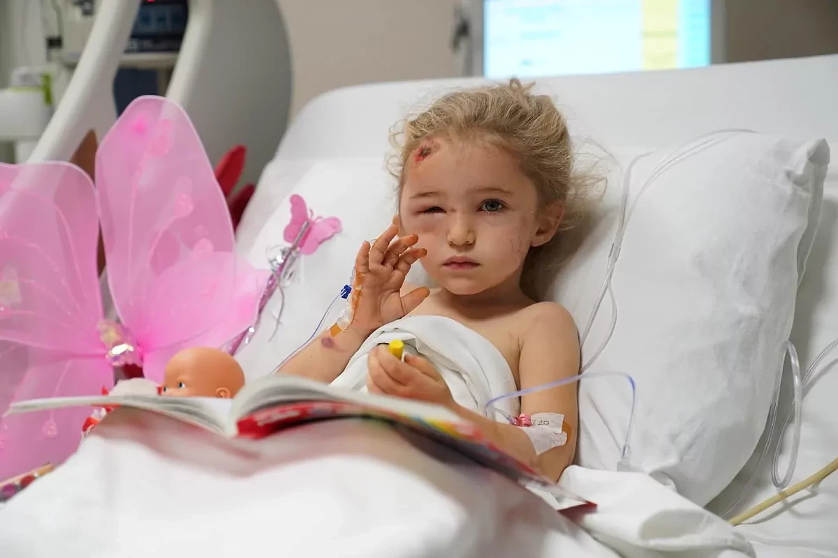 Elif, la nia milagro hallada entre los escombros del terremoto de Esmirna