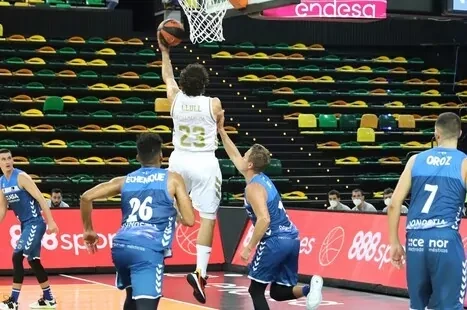 Llull, sin Campazzo, resuelve en el estreno del Madrid