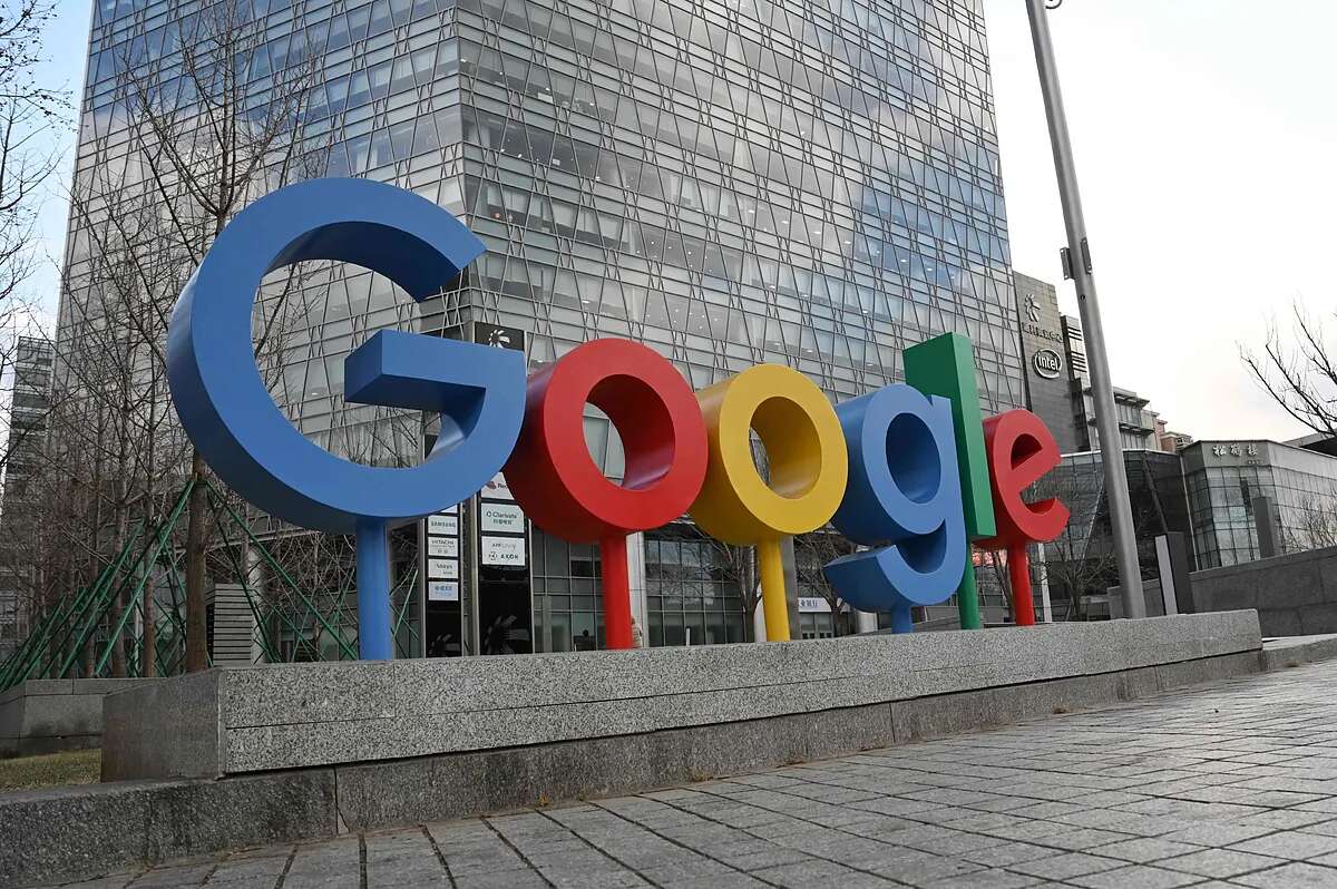 Google cambia las directrices de su IA y elimina una cláusula que prohibía su uso en la fabricación de armas y sistemas de vigilancia