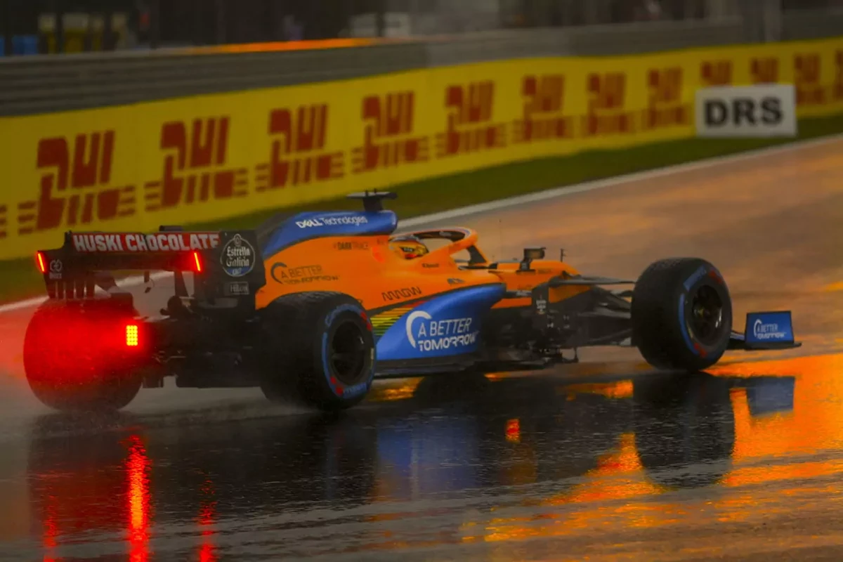 Sainz, brillante sobre mojado: espectacular remontada de 10 puestos