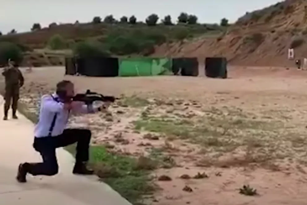Un coronel fue cesado como consecuencia del vdeo en el que Ortega Smith disparaba un fusil