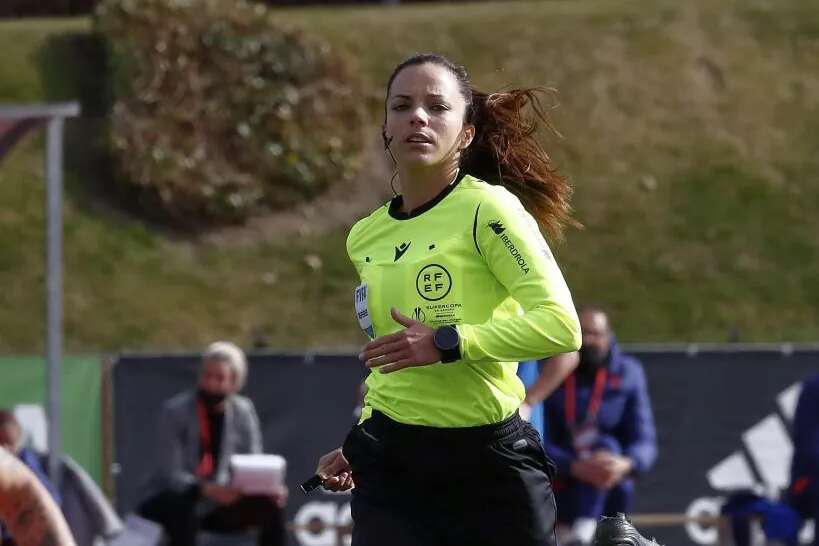 Marta Huerta, la árbitra pionera en el fútbol profesional español: 