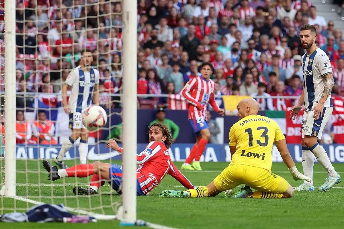 El Atlético vence al Leganés y al silencio con un callado Sorloth