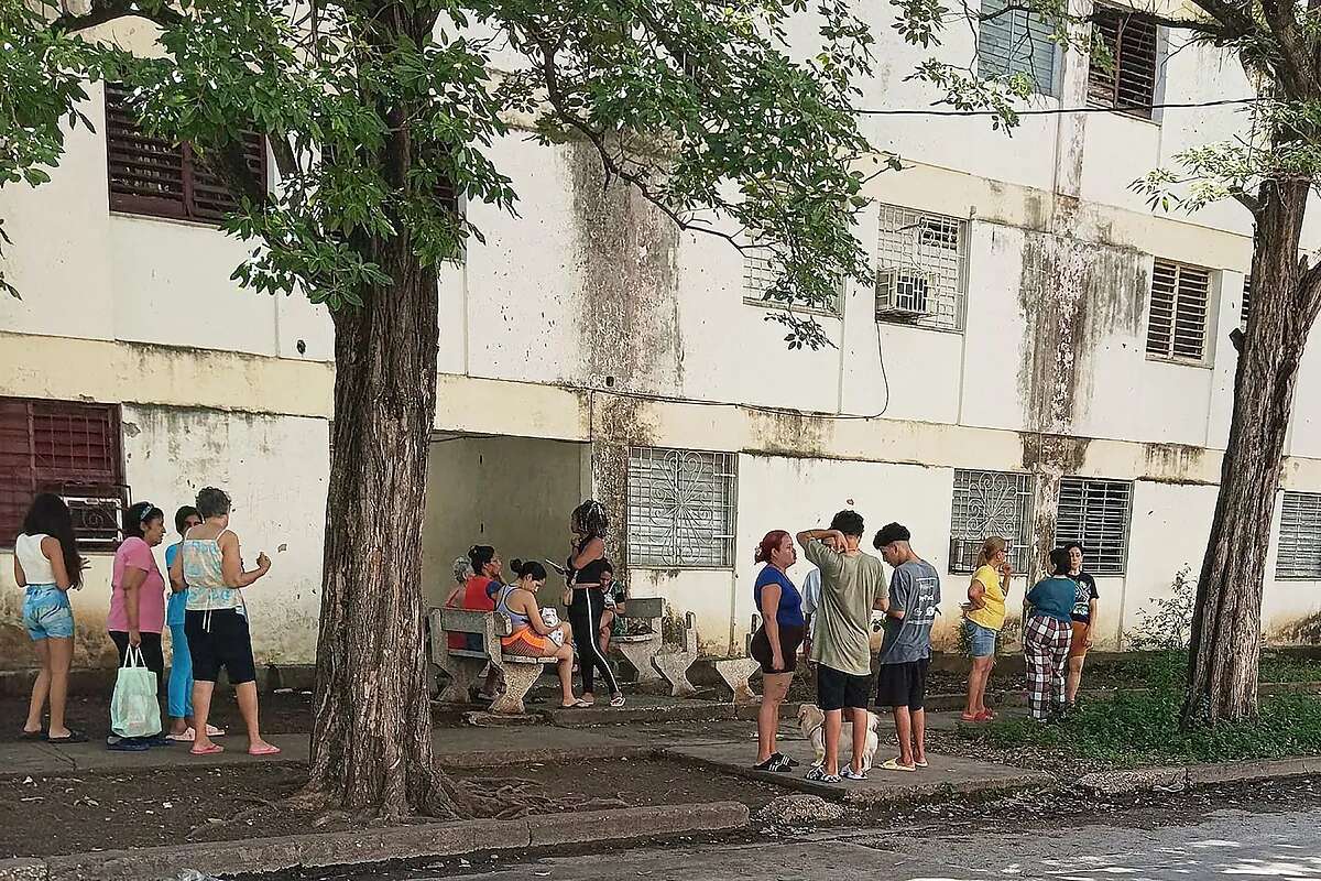 Cuba evalúa los daños causados en su zona oriental tras registrar dos fuertes sismos