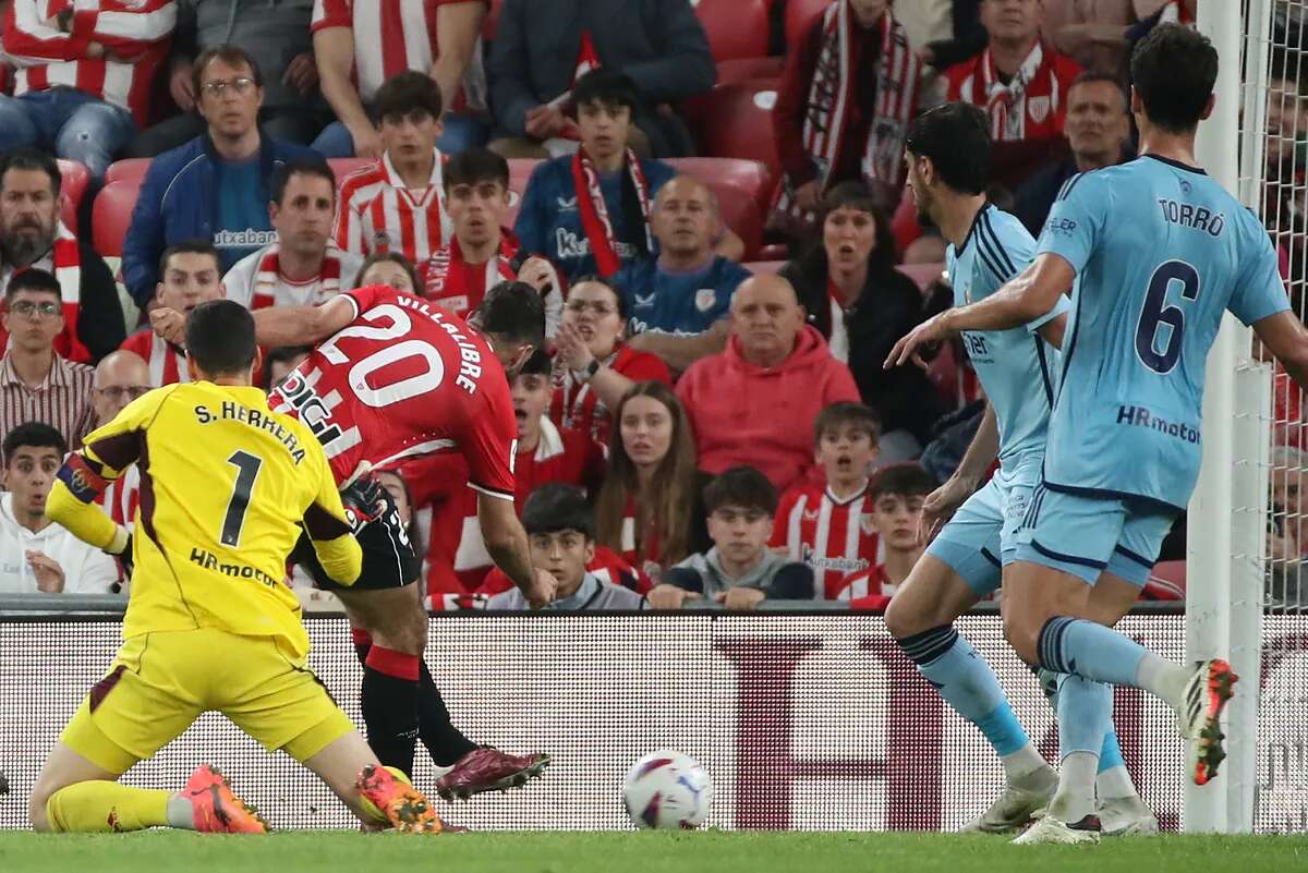 Villalibre frustra a Osasuna en el minuto 96, pero el Athletic se aleja más de la Champions