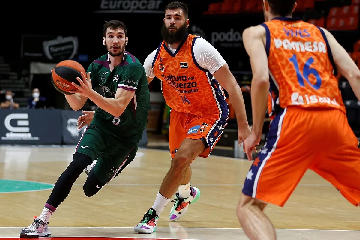 En los colegios olvidan el baloncesto