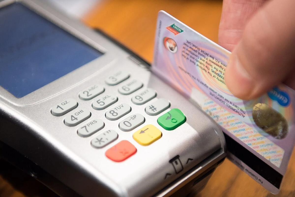 ¿Conoce los descuentos que puede conseguir al pagar con tarjeta?
