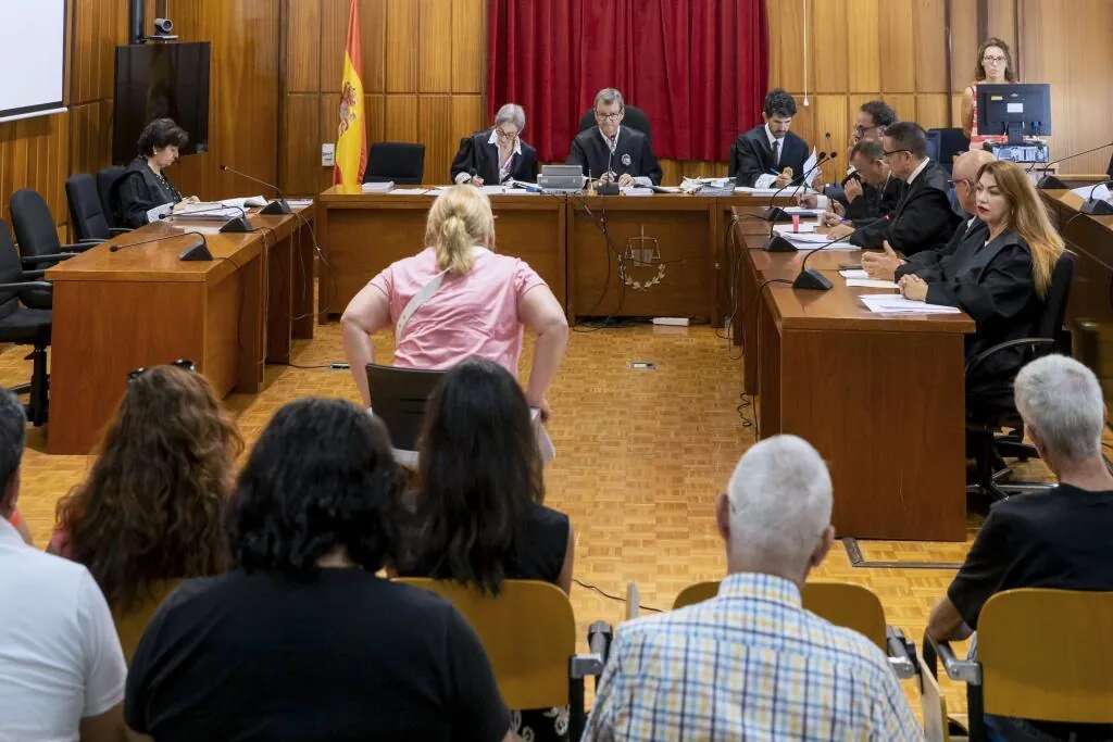 La Audiencia de Murcia suspende la entrada en prisión de cuatro de los empresarios condenados por prostitución de menores: 