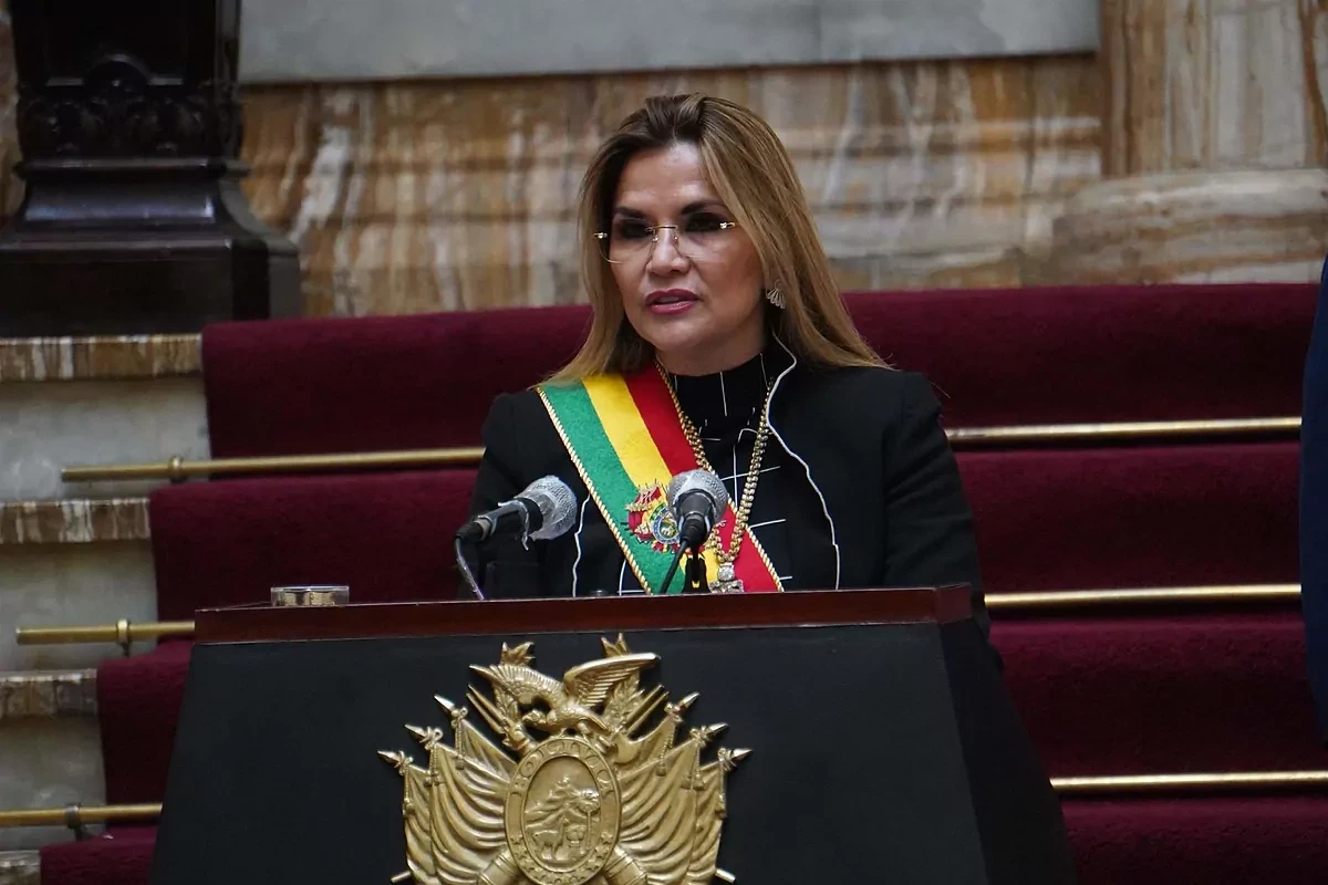 La cada de popularidad de la presidenta ez provoca su abandono de la carrera electoral