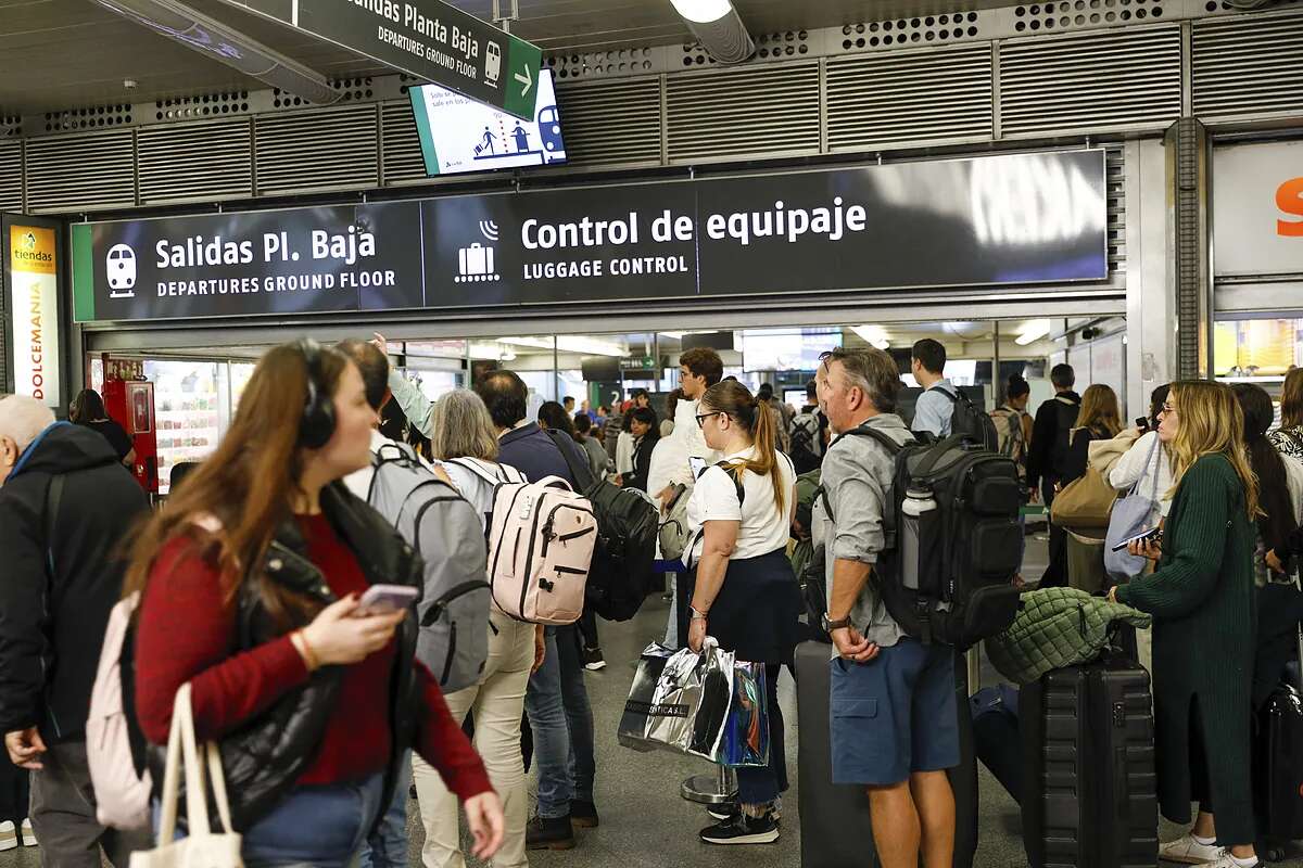 Los operadores pierden terreno frente a las plataformas en la venta de billetes: Trainline vende ya el 13% de los asientos de Madrid-Barcelona