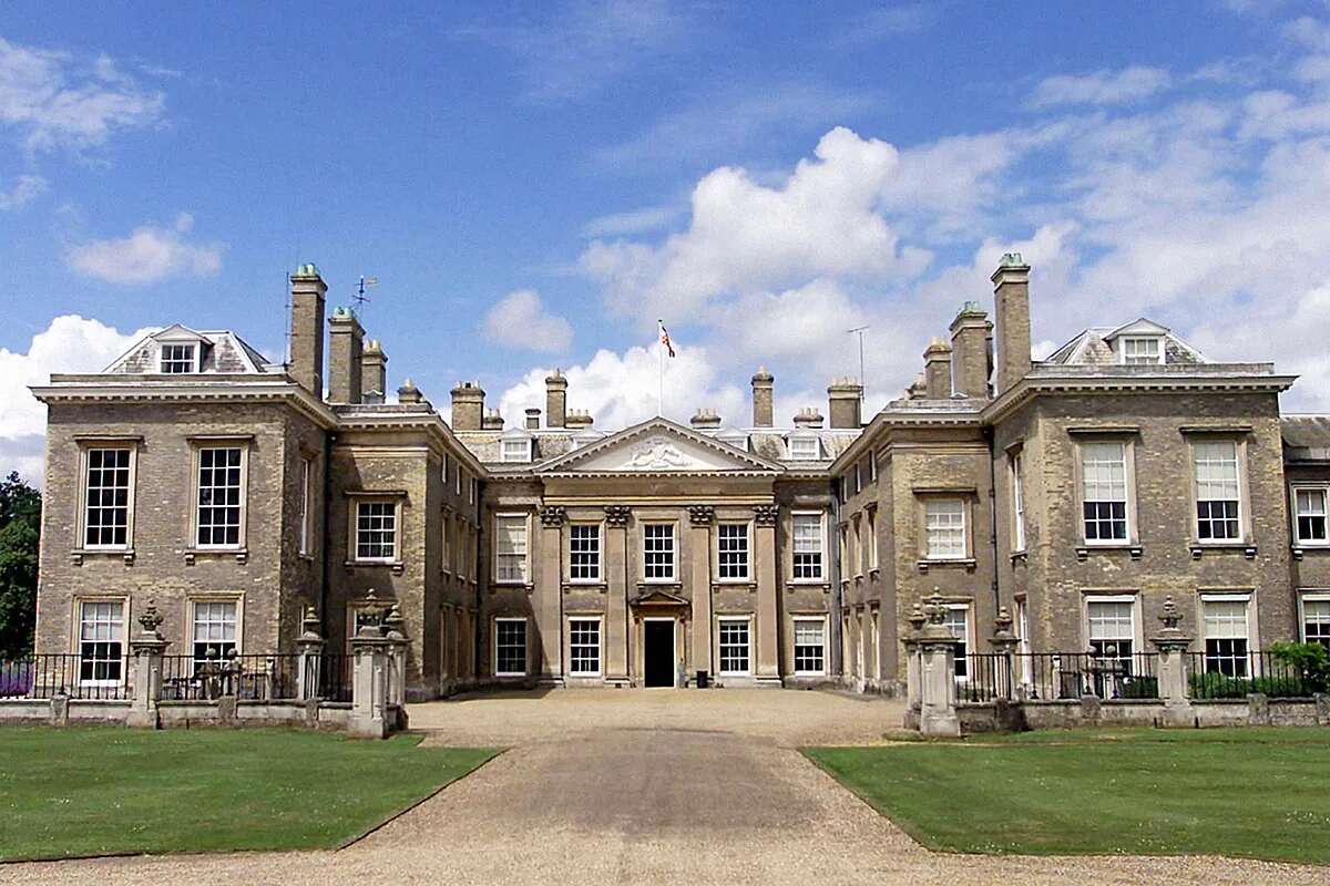 9.000 metros cuadrados, 90 habitaciones...Así es Althorp House, el palacio en el que creció Lady Di y ahora heredará su sobrino