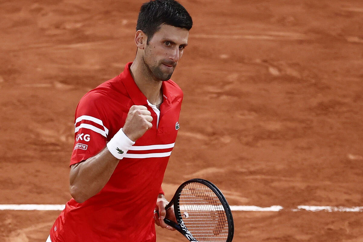 Djokovic pasa otro sofoco, pero vence a Berrettini y se cita en semifinales con Nadal