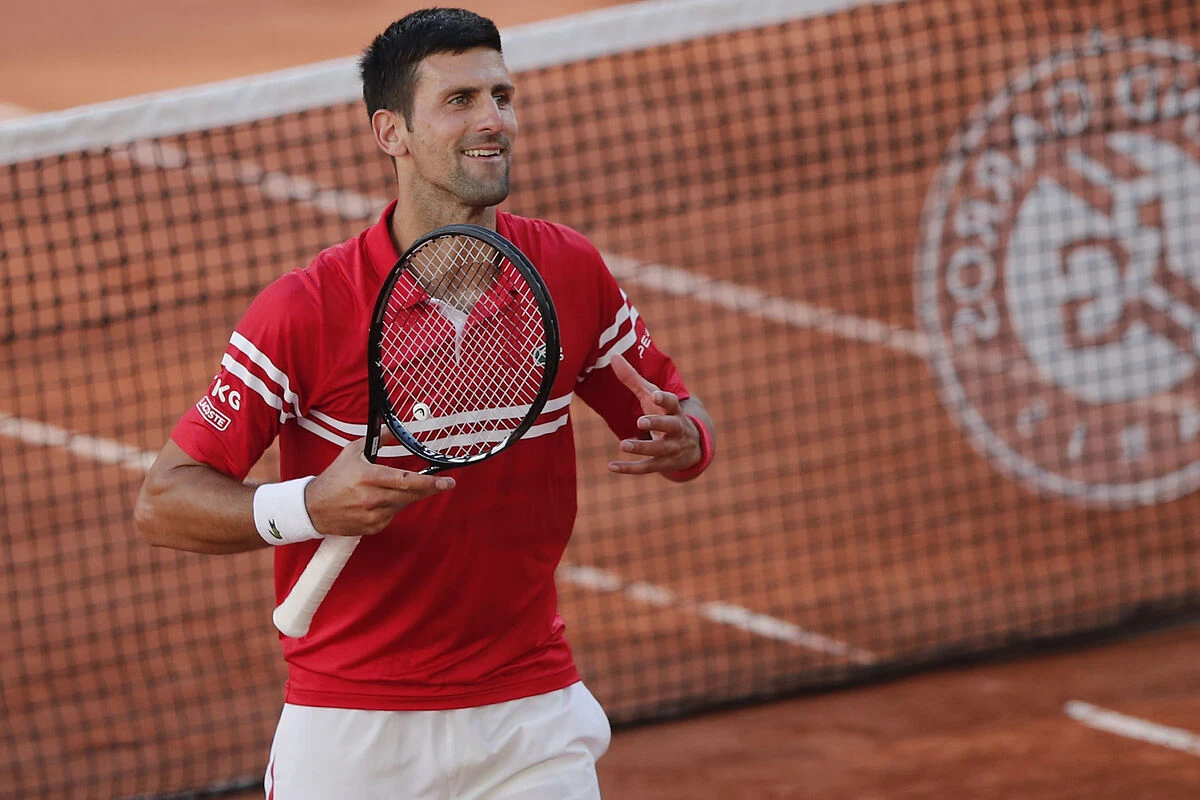 Djokovic levanta dos sets a Tsitsipas, gana la copa y ya está a un grande de Nadal y Federer