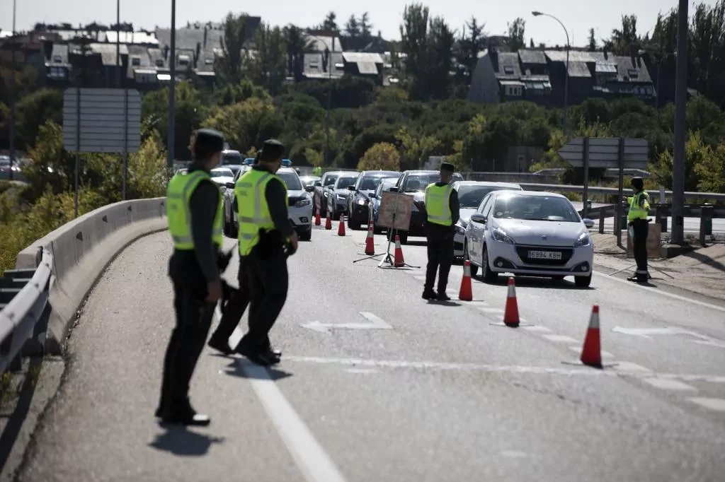 Investigan a dos mandos de la Guardia Civil por 