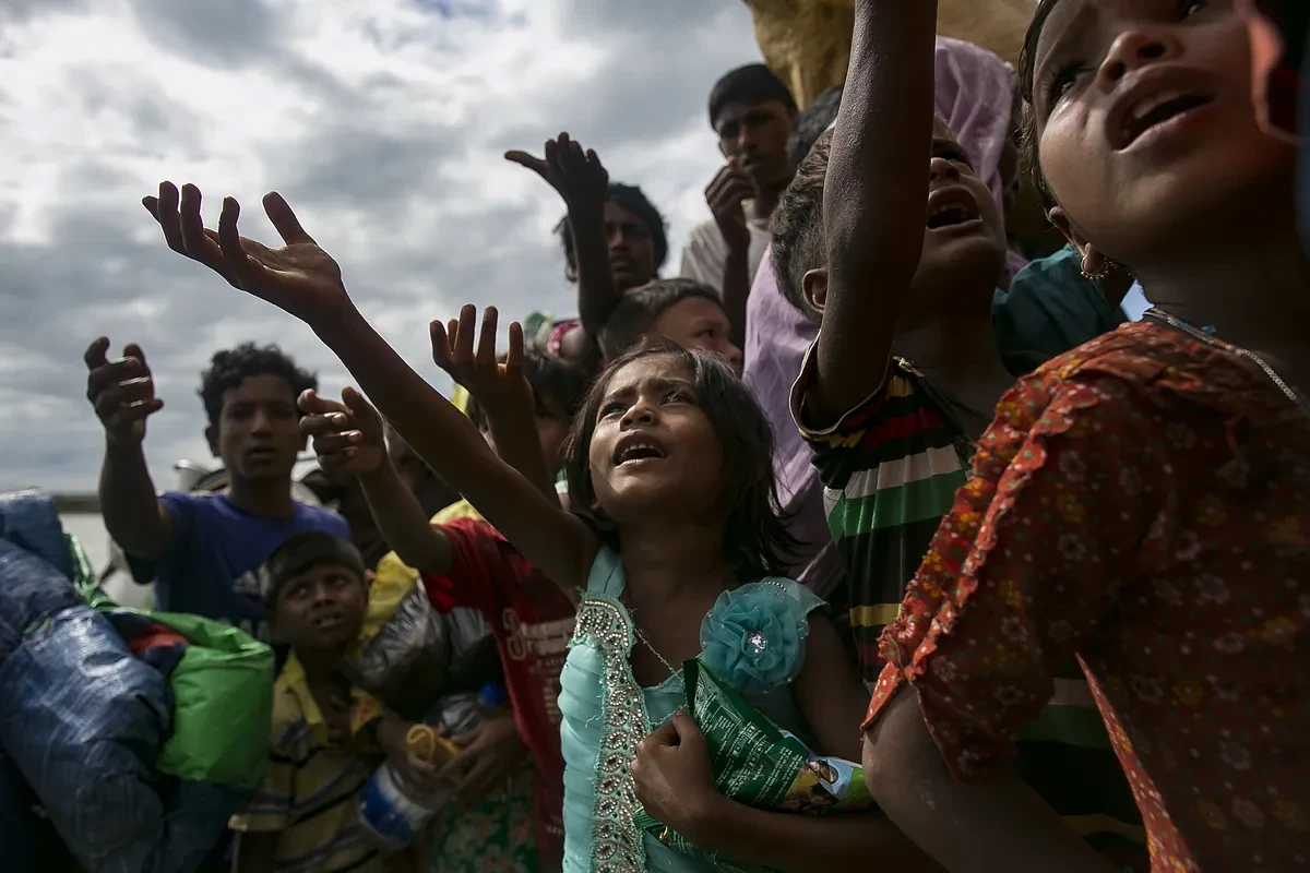 Nueva masacre rohingya: asesinados con drones mientras escapaban de la guerra en Birmania