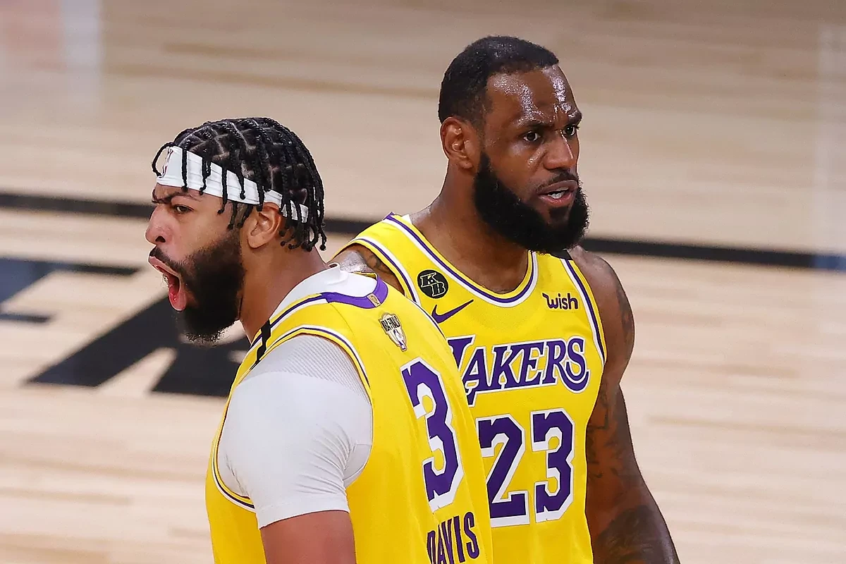 Los Lakers arrasan a Miami en el primer asalto