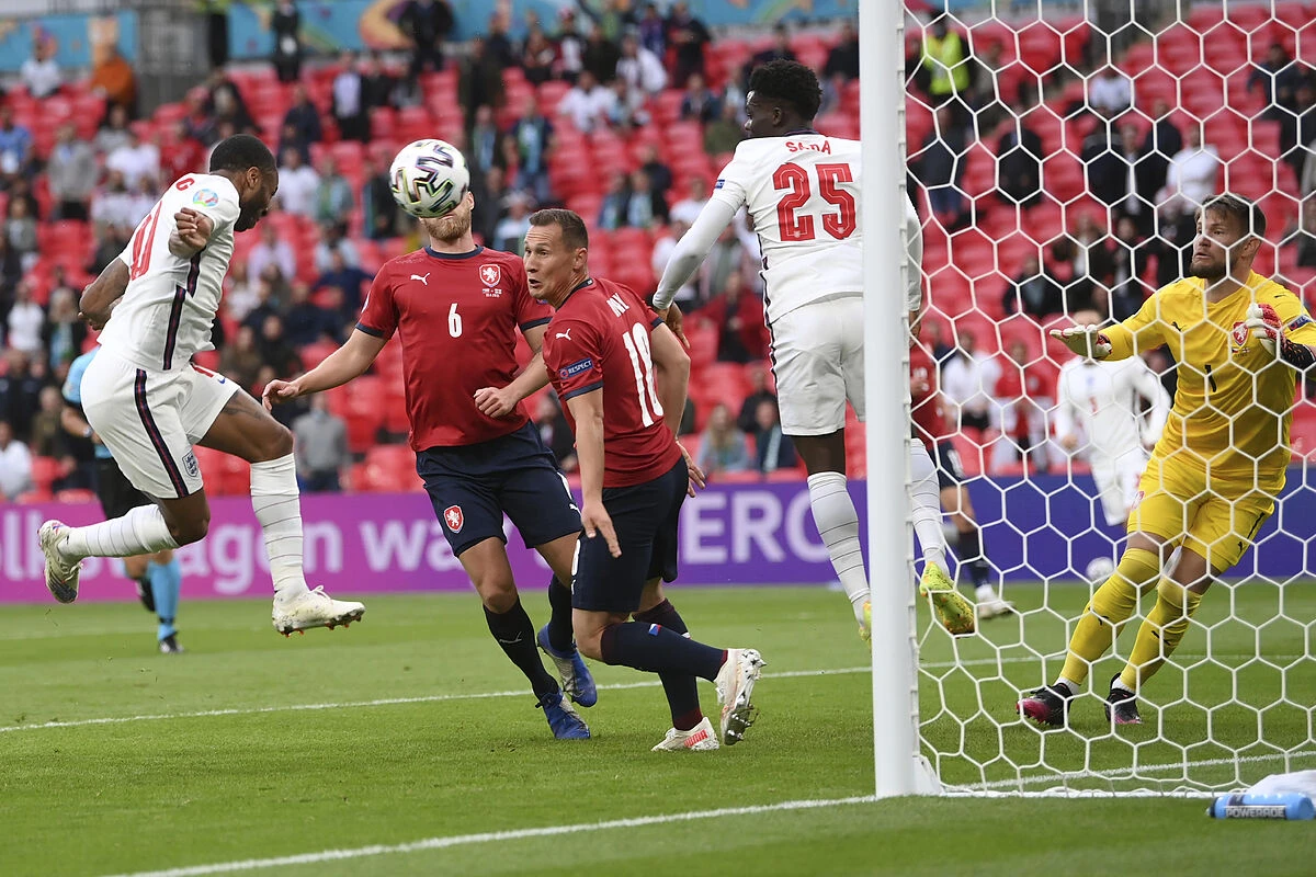 Sterling lleva de cabeza a Inglaterra al más temido cruce de octavos