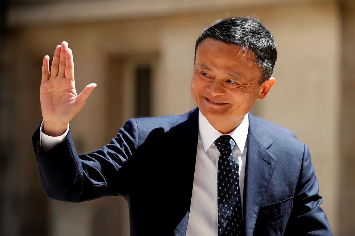 El fundador de Alibaba reaparece cinco años después en un acto público junto al presidente Xi Jinping