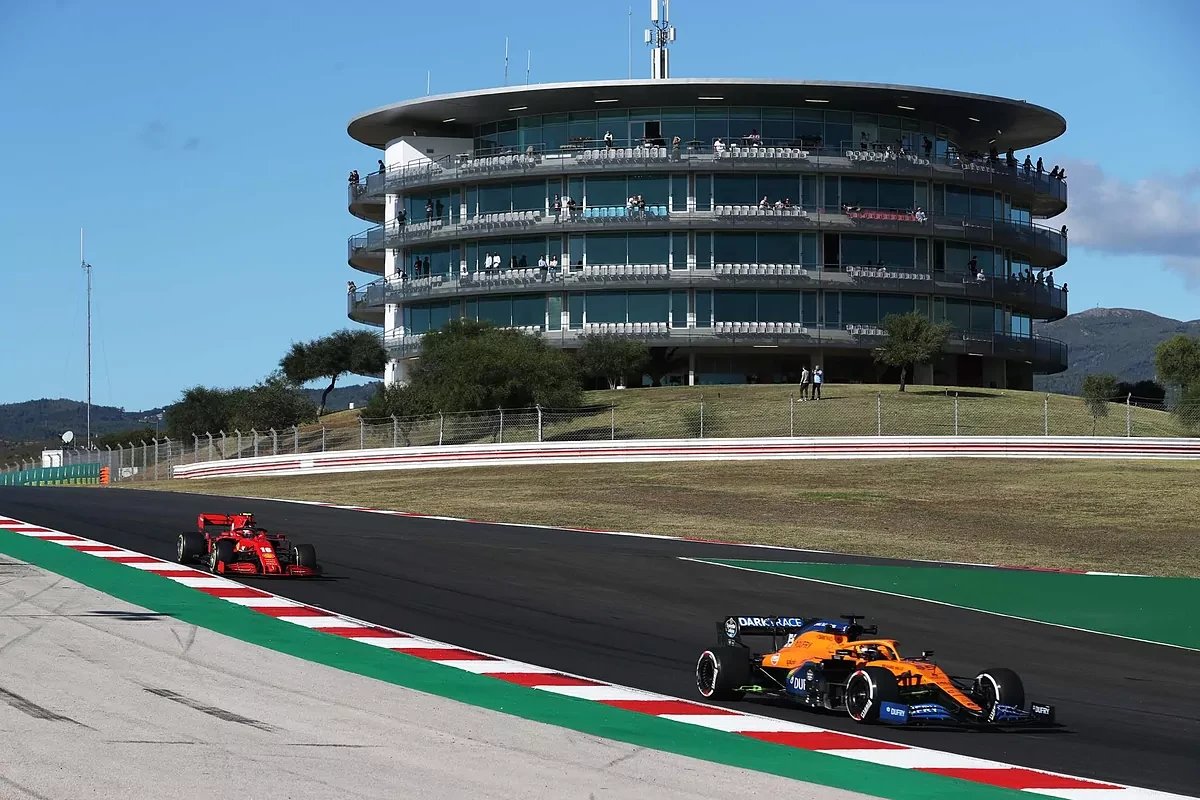 El regalo de Sainz y el aviso de Leclerc