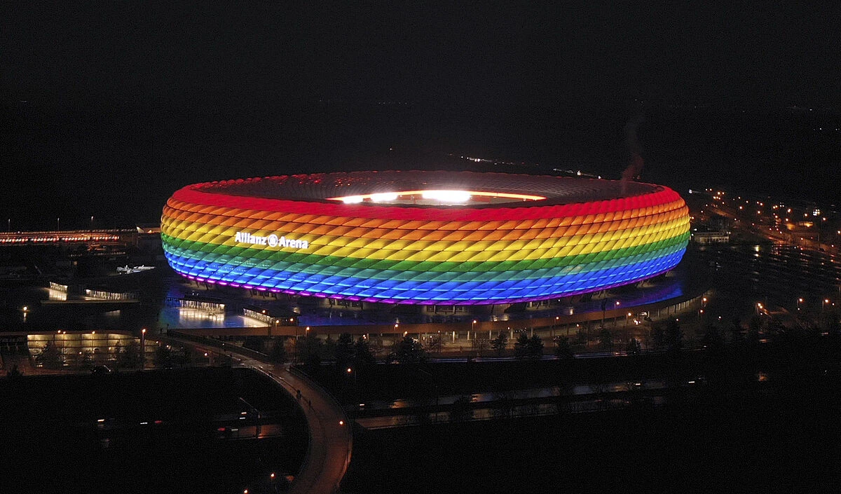 La UEFA rechaza iluminar el Allianz con la bandera LGTBI en el Alemania-Hungría y se declara 