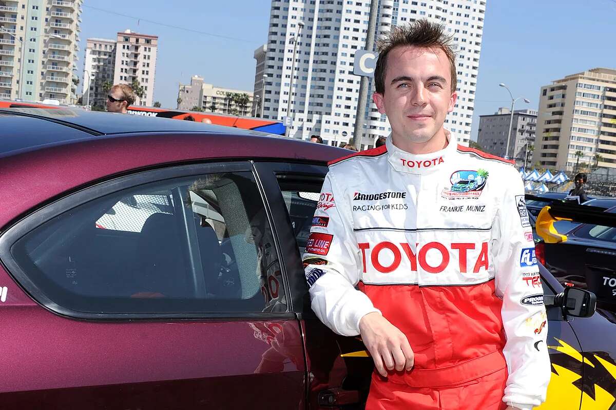 El actor de Malcolm, Frankie Muniz, ahora es piloto de coches profesional y sufrió un derrame cerebrovascular