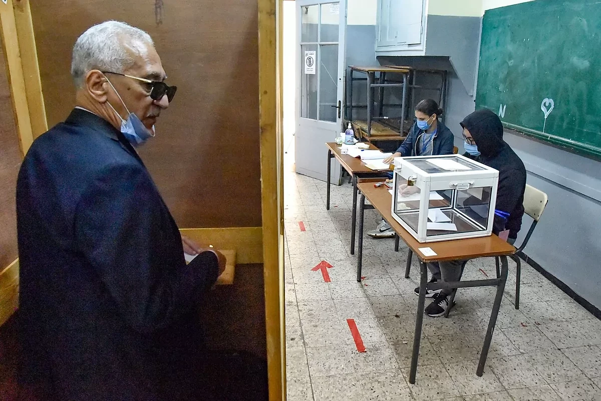 Argelia vota en referndum una nueva Constitucin para limitar a dos los mandatos presidenciales