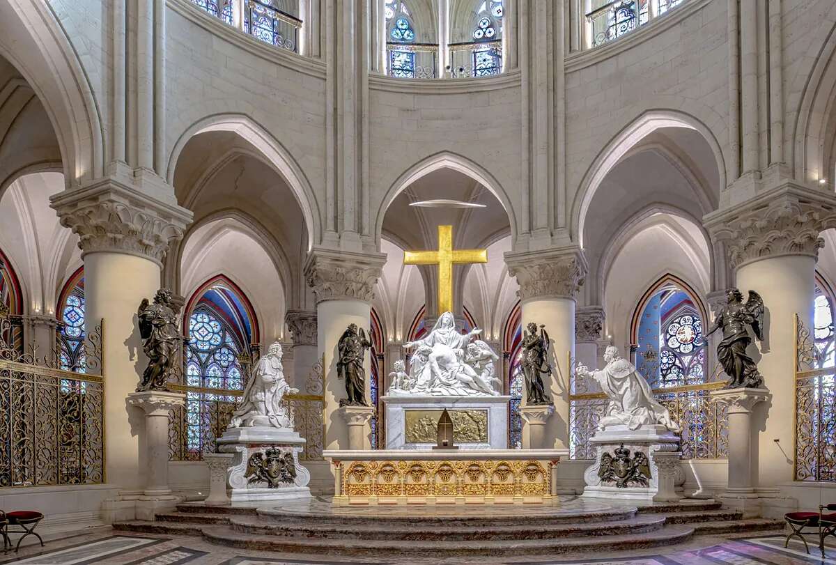 Visita en exclusiva al interior de la nueva catedral de Notre-Dame, 