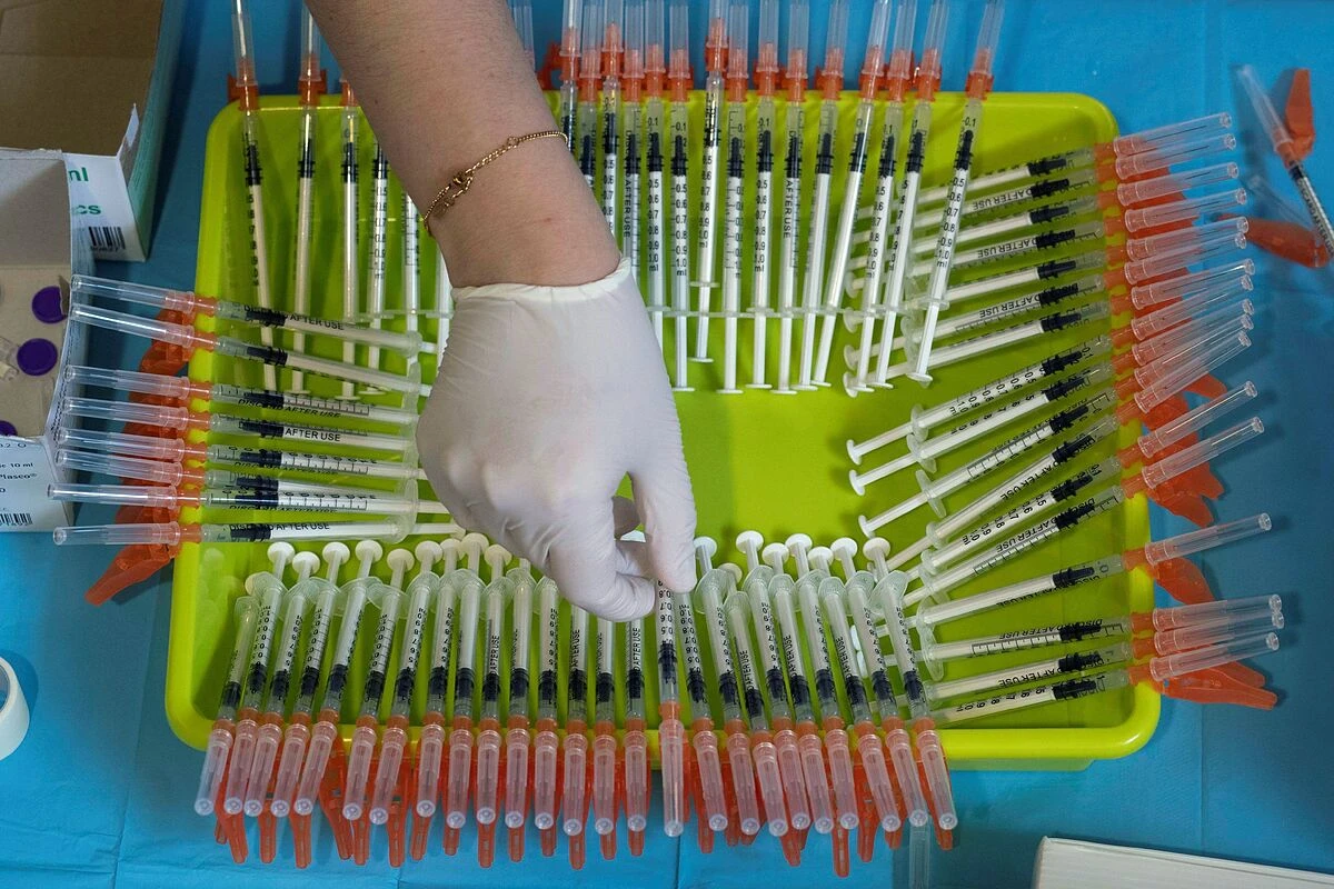 Se notifican 93 posibles efectos adversos por vacunas Covid por cada 100.000 pinchazos