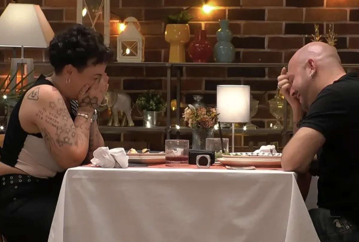 Una soltera deja alucinada a su cita en First Dates con su tatuaje: 