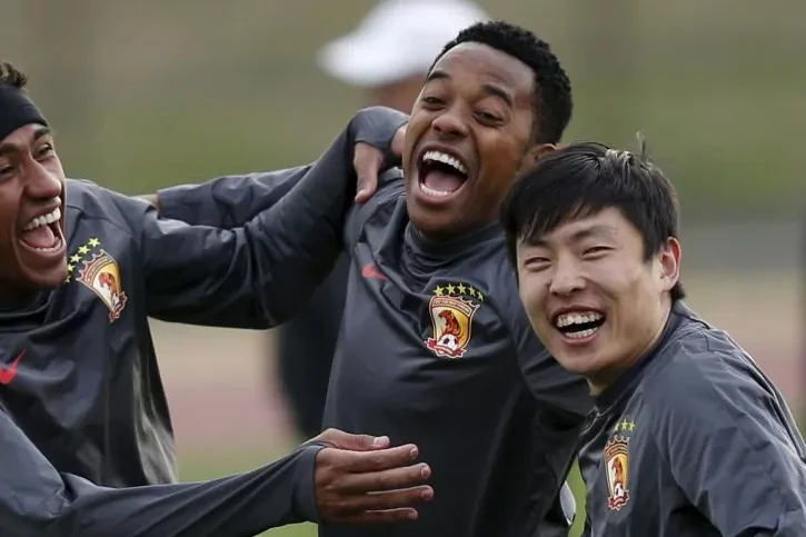 Robinho regresa a Brasil por 160 euros al mes
