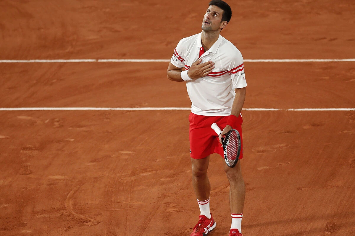 Un gran Djokovic detiene el reloj de la historia y supera a Rafael Nadal en semifinales