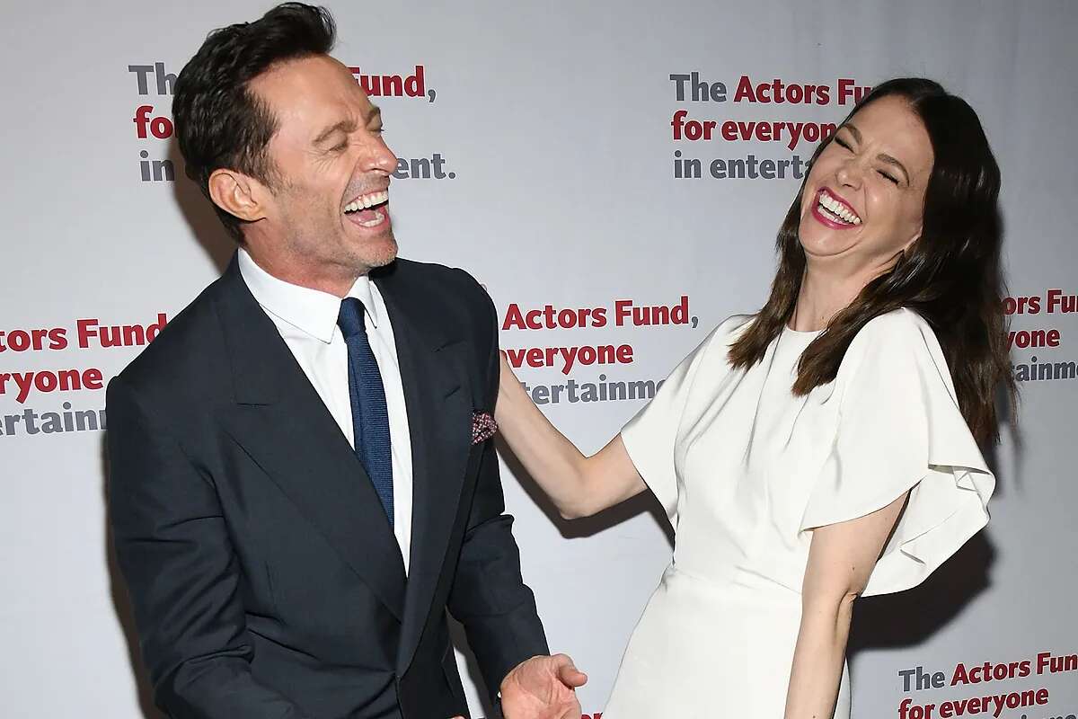 Se confirma la relación de Hugh Jackman con la actriz de Broadway Sutton Foster