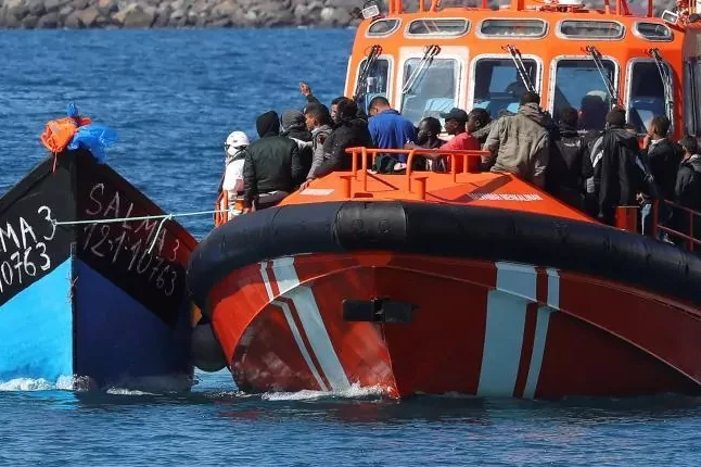 Rescatan 12 pateras con 318 personas en aguas prximas a Canarias