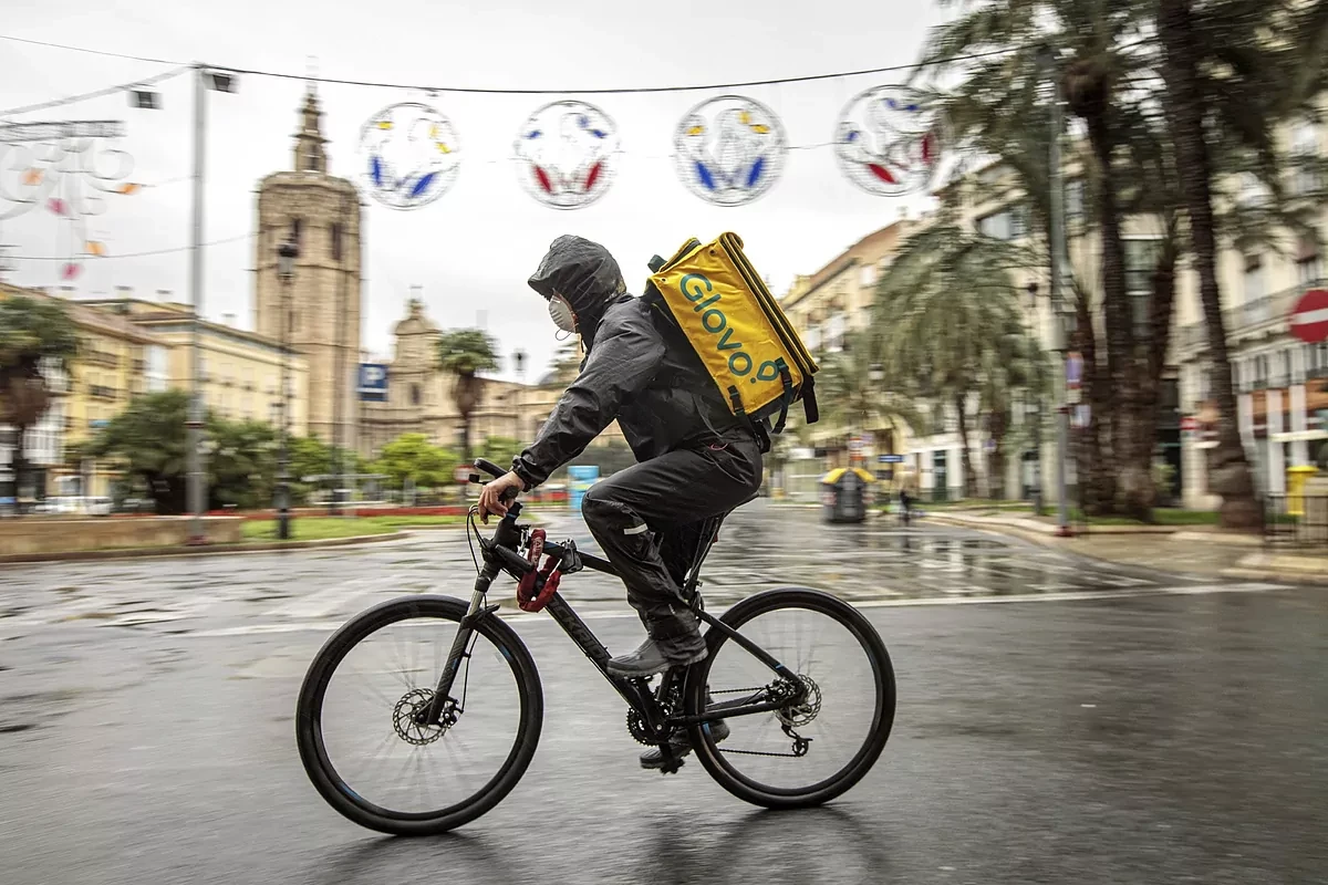 De falsos a verdaderos autnomos: los 'riders' se independizan de las plataformas