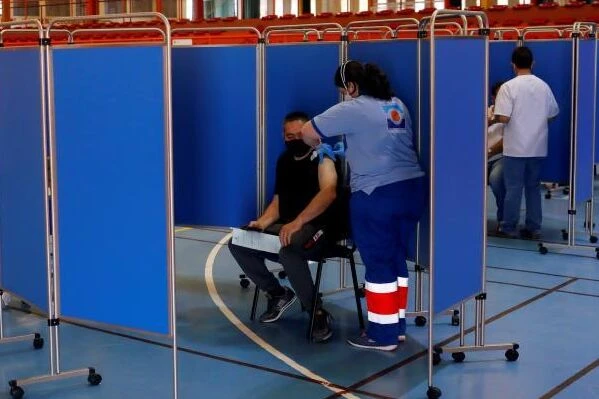 16 muertos por coronavirus y 8.167 contagios mientras la incidencia sigue su lento descenso (104,56)