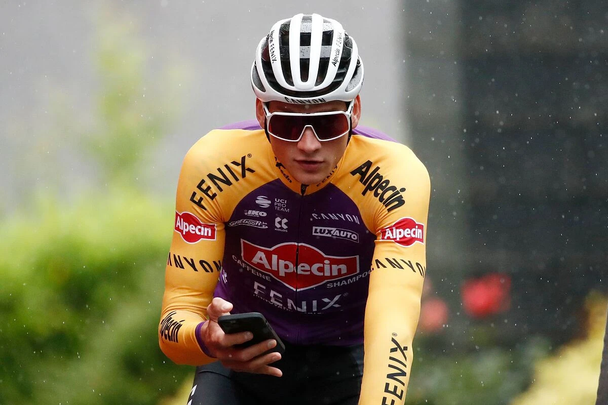 Van der Poel quiere vengar a su abuelo Poulidor, que nunca se vistió de amarillo