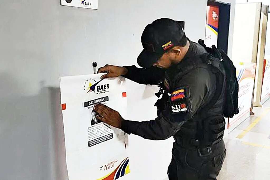 El chavismo despliega fuerzas especiales y empapela el país con carteles de 'Se busca' con la foto de Edmundo González