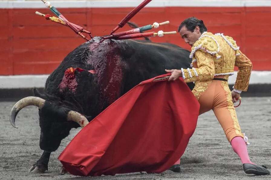 Bonito y fino debut de Juan Ortega en Bilbao; feliz despedida de Pablo Hermoso de Mendoza