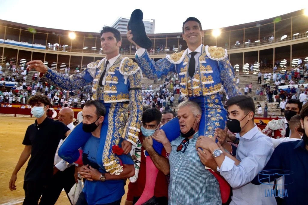 Otra vez Manzanares, a hombros con Cayetano en el día después