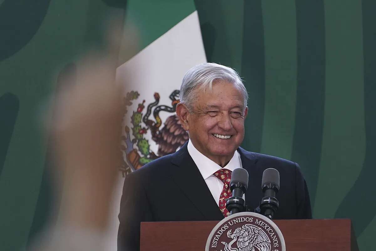 Los selectivos enemigos de AMLO, el mesías tropical