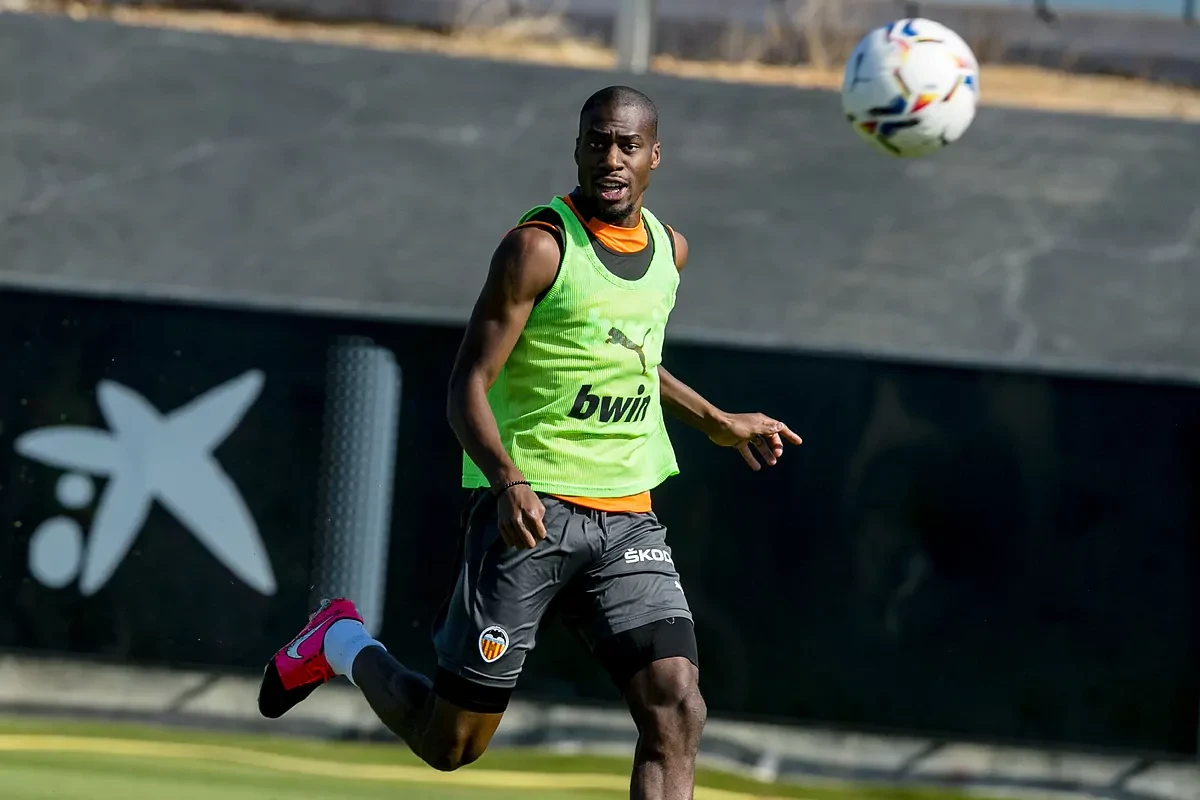 El Valencia coloca a Kondogbia en la rampa de salida el ltimo da de mercado
