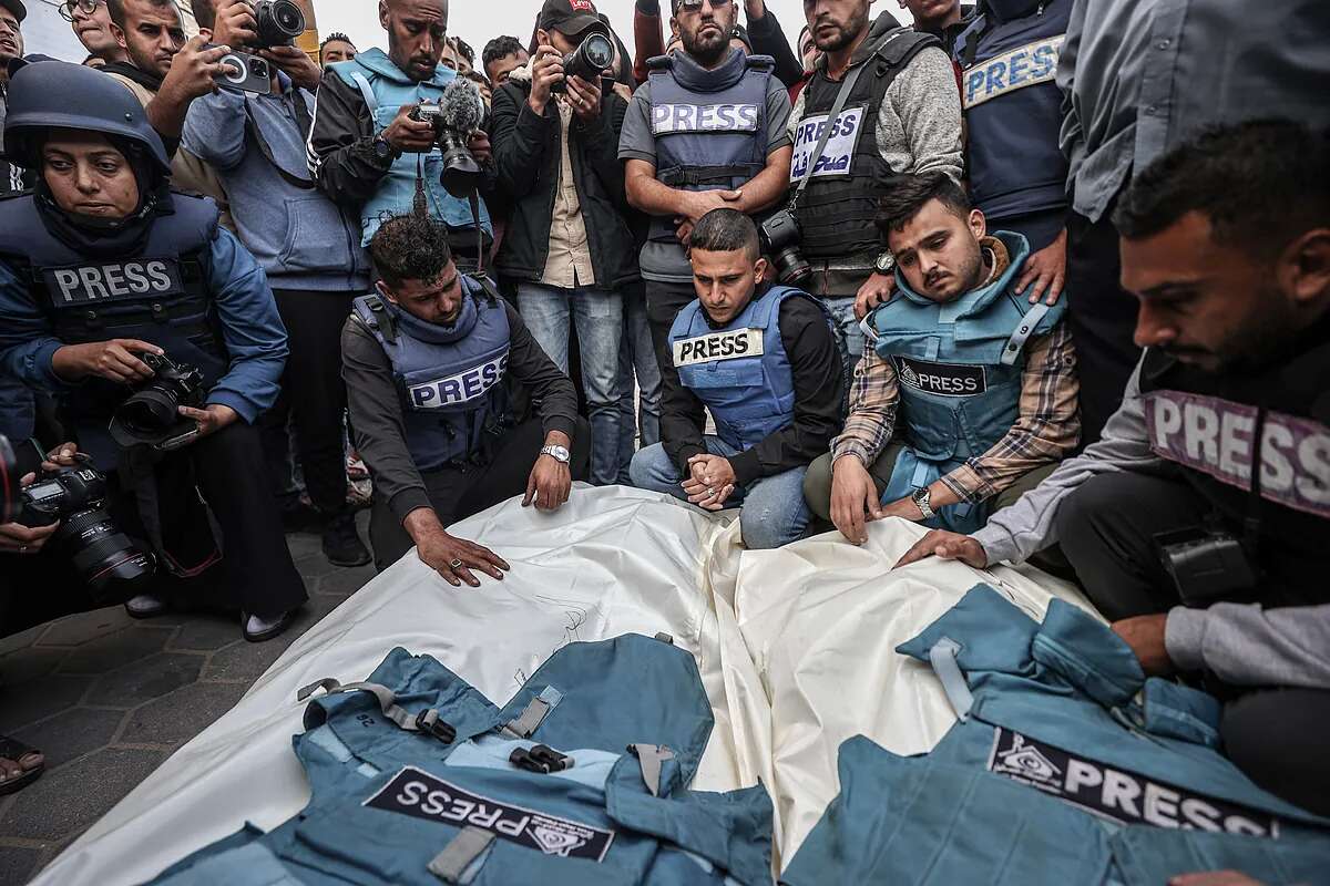 Una televisión palestina afirma que cinco de sus periodistas han muerto en un ataque israelí en Gaza