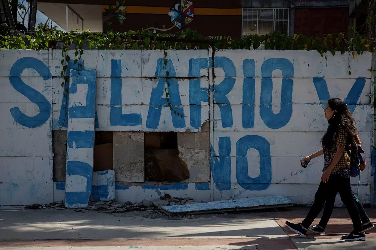 Hacinamiento y peligro de contagio en los centros superpoblados para emigrantes retornados