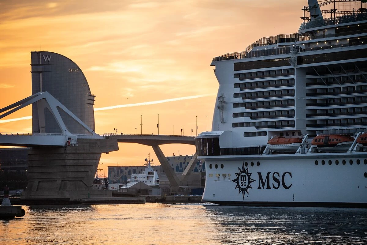 Barcelona recibe su primer crucero turístico tras el inicio de la pandemia de coronavirus