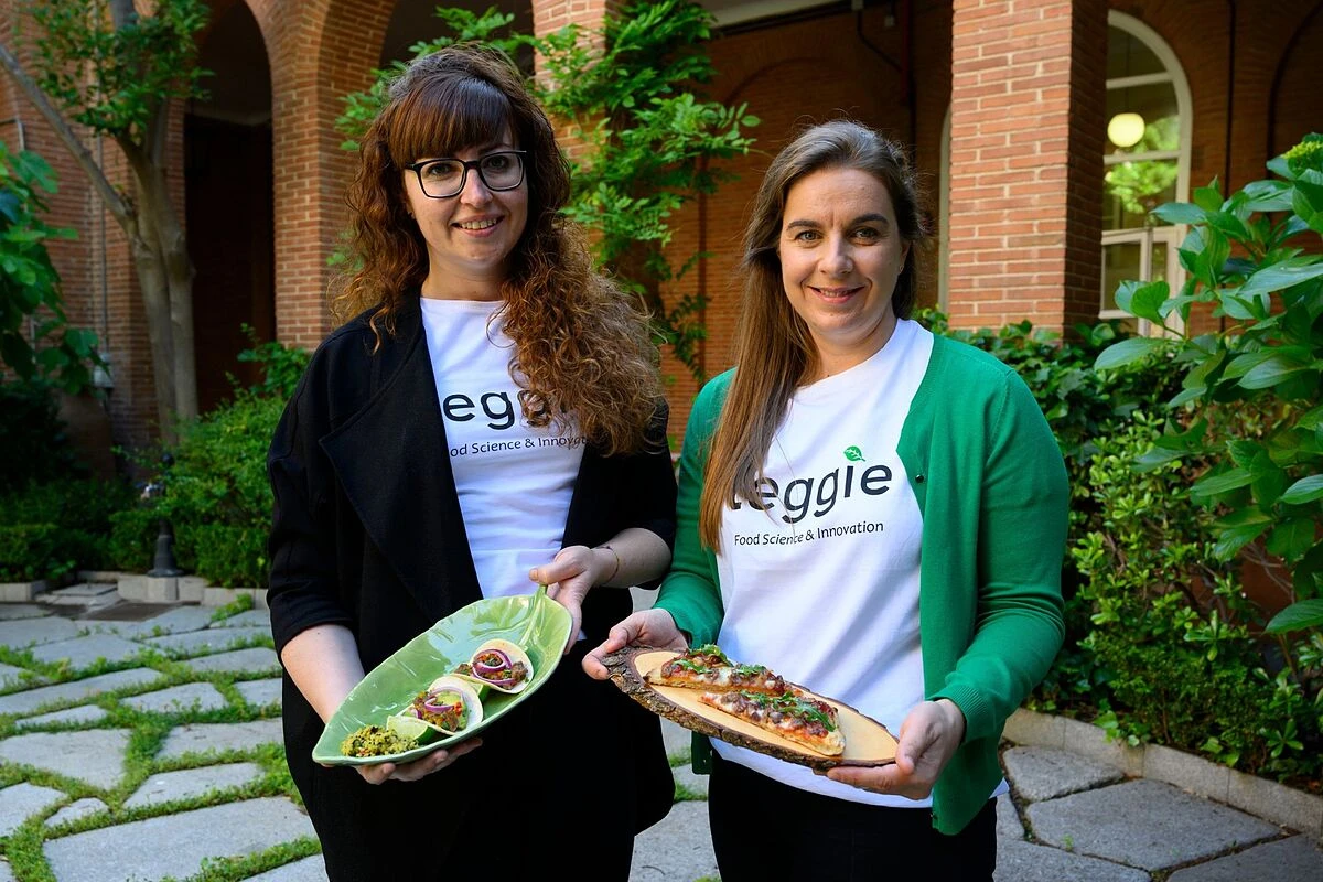 Carne de algarroba, el nuevo invento de dos cientficas espaolas