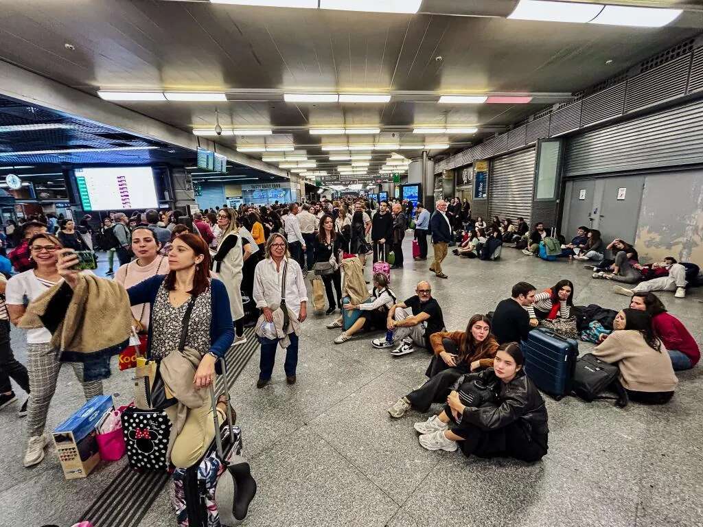 El descarrilamiento de un tren desconecta Chamartín de la alta velocidad al Este y aboca a 