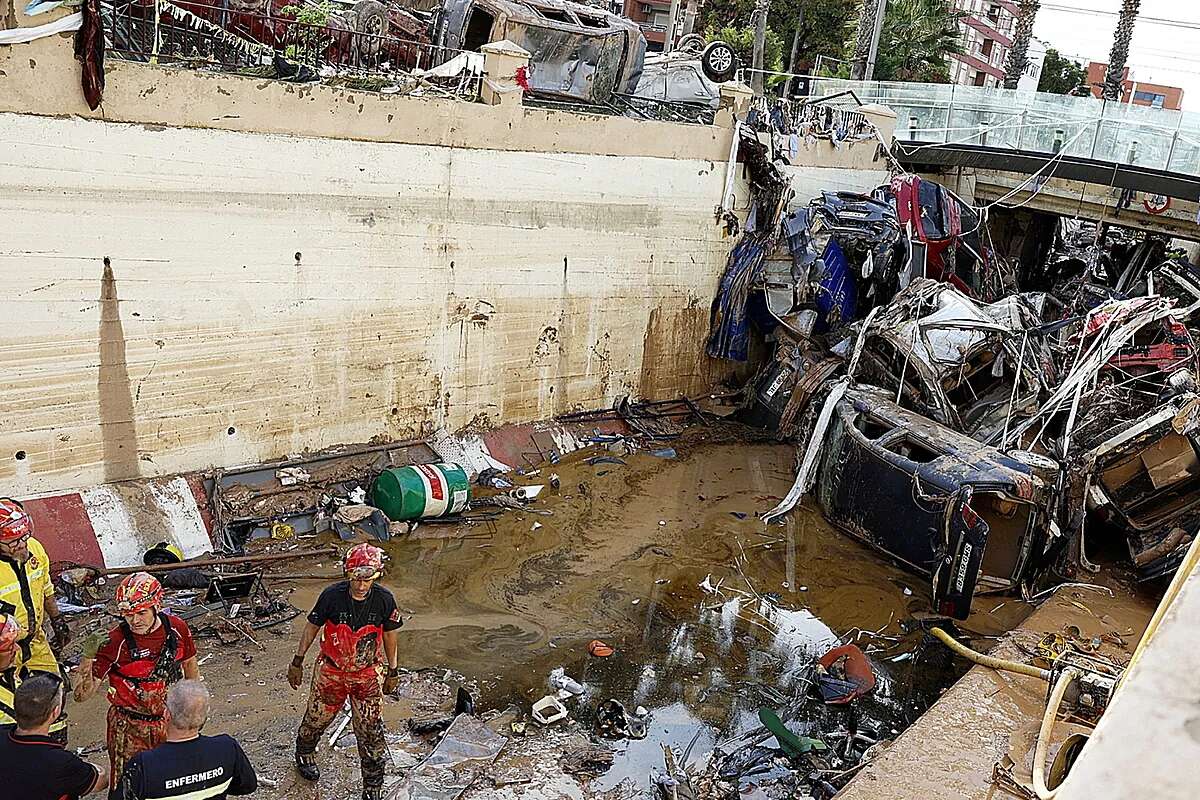 En la boca del túnel 'negro' de Benetússer a Alfafar donde los bomberos cruzan los dedos cien veces coche a coche