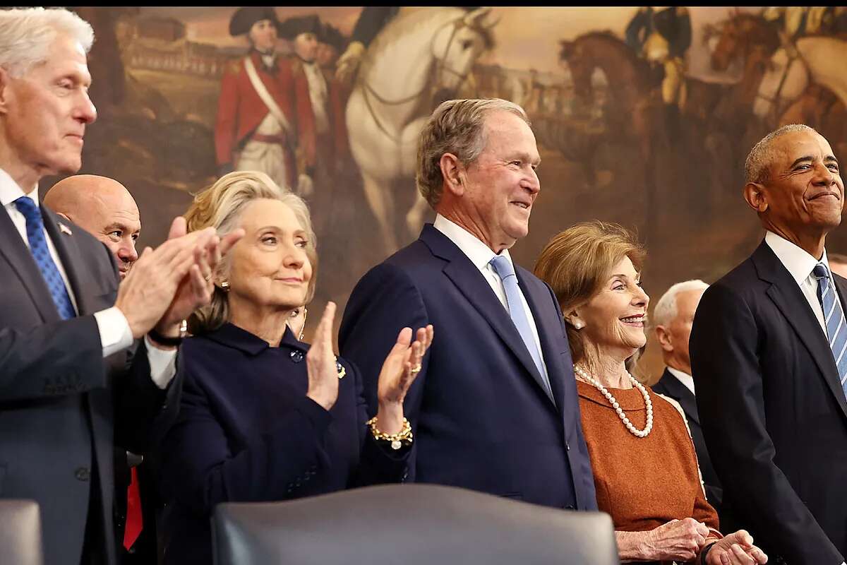 Clinton, Obama y Bush, buena sintonía entre ex presidentes en la jura de Donald Trump