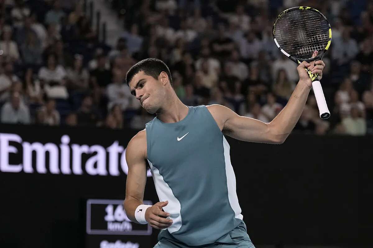 Djokovic ofrece una lección psicológica a Alcaraz y le elimina en cuartos del Open de Australia